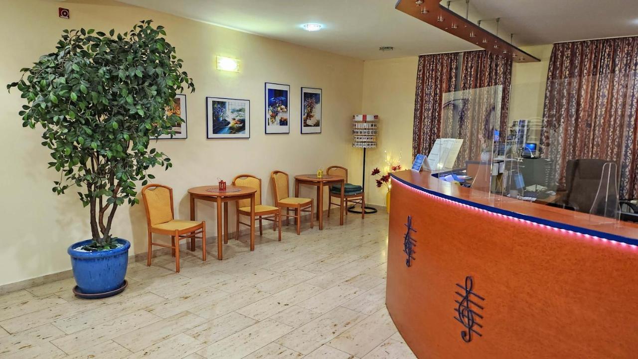 Hotel Amadeus Dresden Neustadt ภายนอก รูปภาพ
